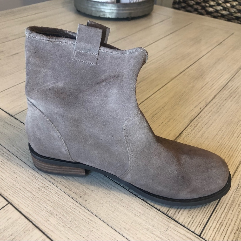 NWOT suede booties Size 7.5